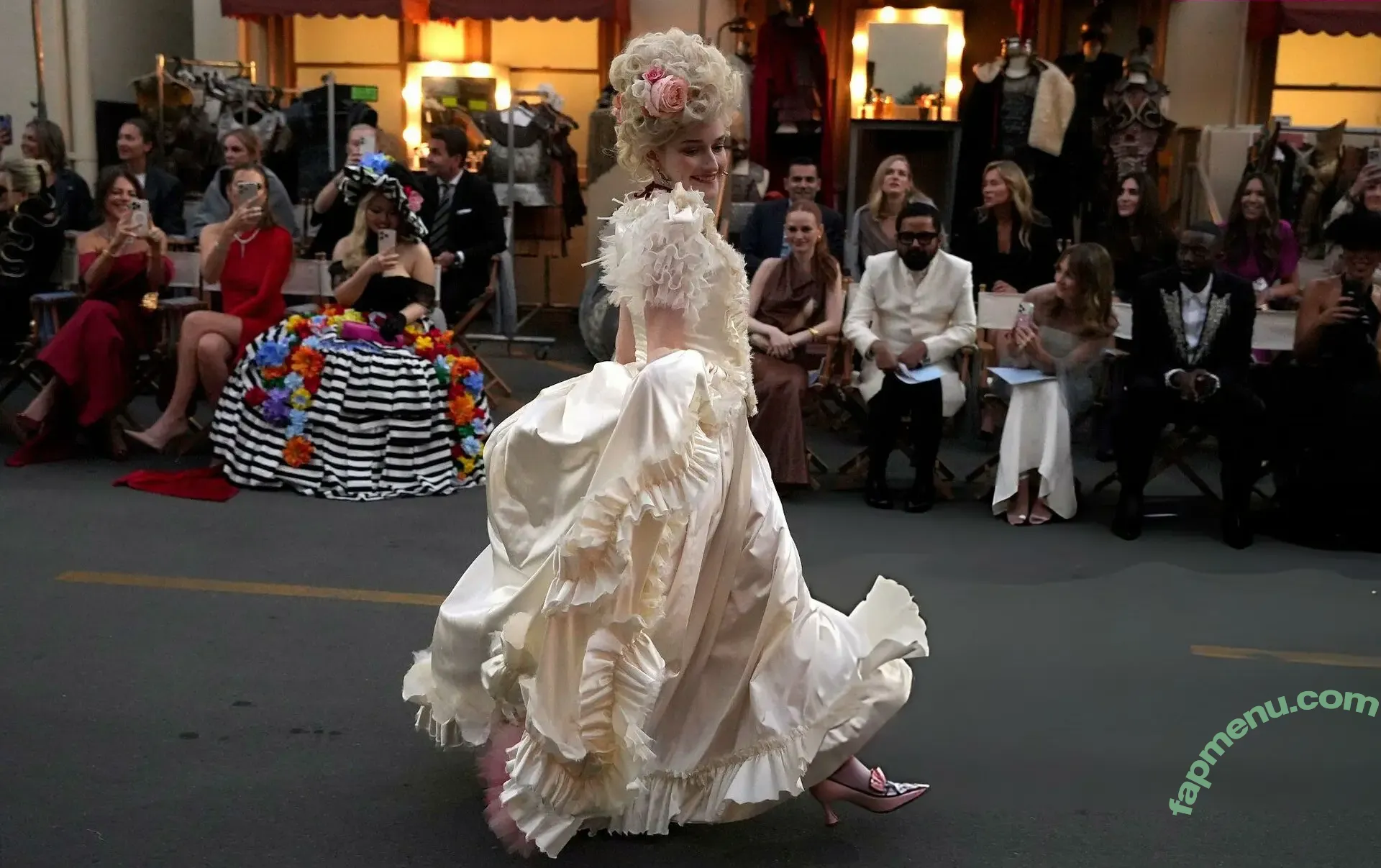 Julia Garner nude photo #0299 (juliagarnerofficial / ztyg_29)