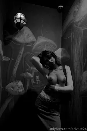 Julia Geltsman / Flowerava / Private24 / _geltsman / floweravacb nude photo #0005