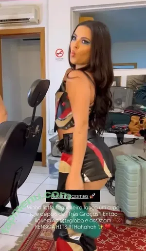 Julia Gomes / julinhagomes nude photo #0025