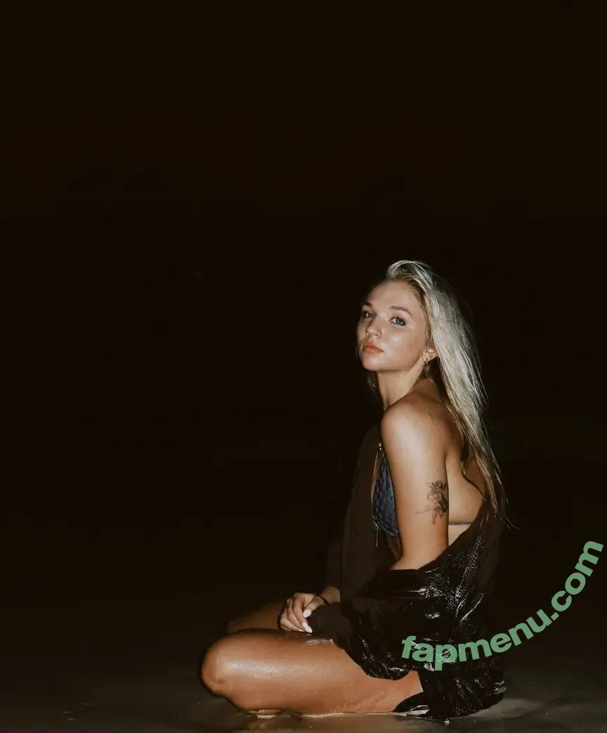 Julia Hart nude photo #0012 (AEW / badd_birdie / thejuliahart)