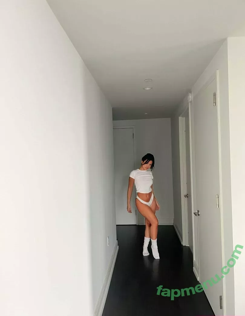 Julia Kelly nude photo #0098 (missjuliakelly / thesophiakelly)
