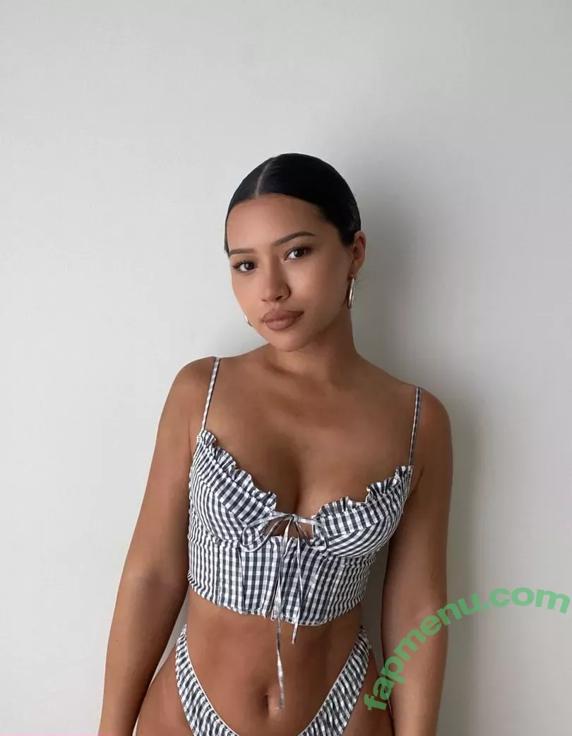 Julia Kelly nude photo #0112 (missjuliakelly / thesophiakelly)