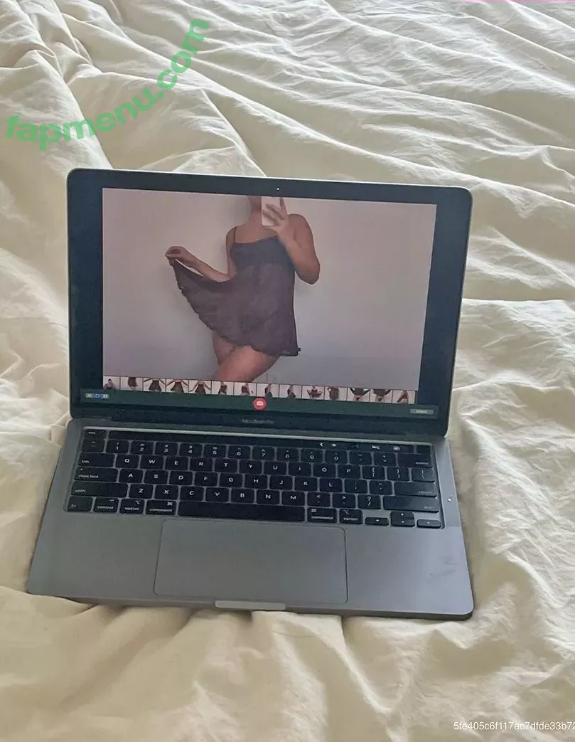 Julia Kelly nude photo #0152 (missjuliakelly / thesophiakelly)