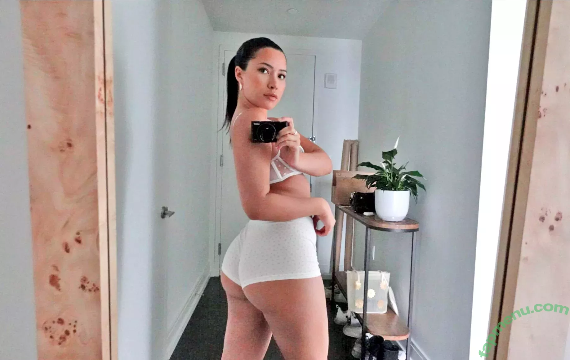 Julia Kelly nude photo #0162 (missjuliakelly / thesophiakelly)