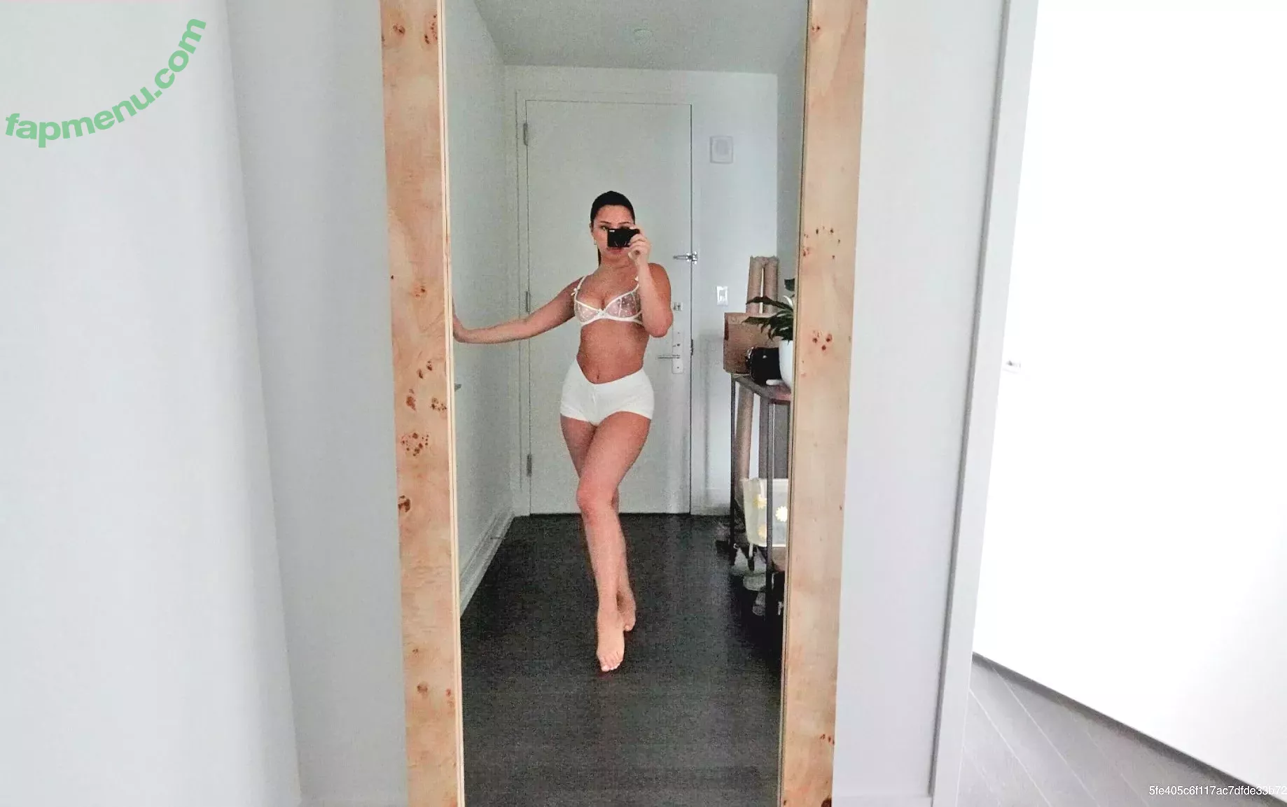 Julia Kelly nude photo #0163 (missjuliakelly / thesophiakelly)