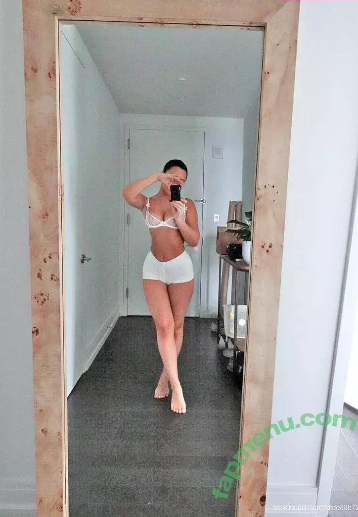 Julia Kelly nude photo #0164 (missjuliakelly / thesophiakelly)