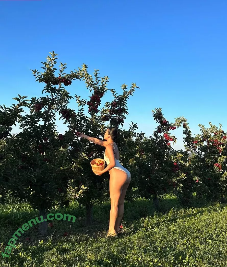 Julia Kelly nude photo #0700 (missjuliakelly / thesophiakelly)