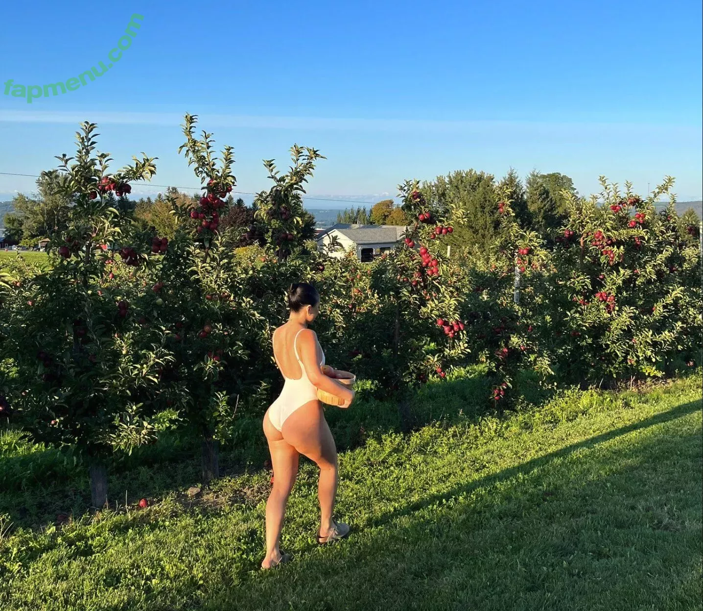Julia Kelly nude photo #0706 (missjuliakelly / thesophiakelly)