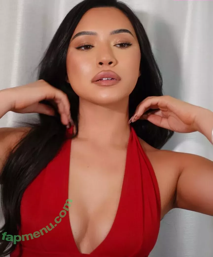 Julia Kelly nude photo #0961 (missjuliakelly / thesophiakelly)