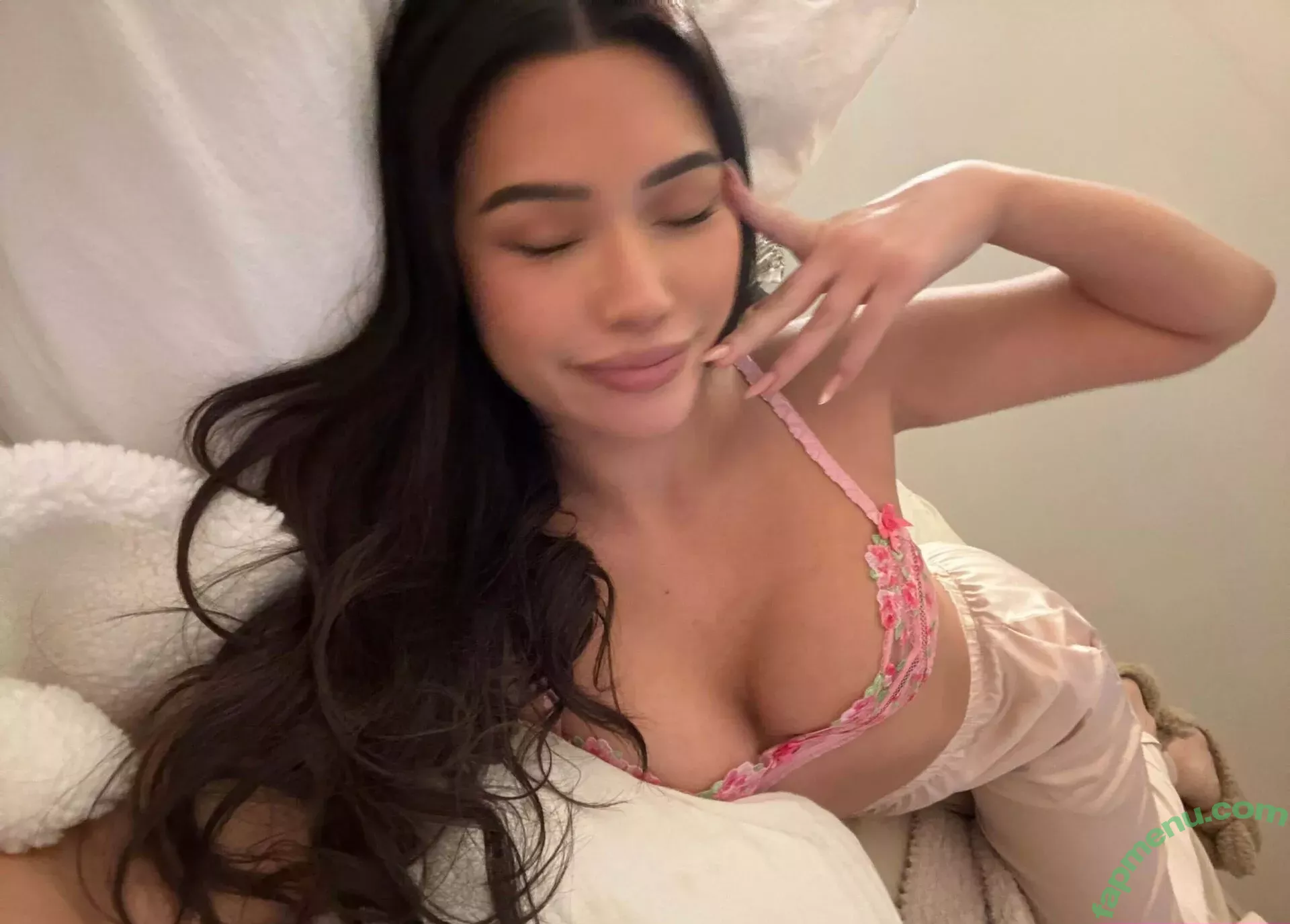 Julia Kelly nude photo #0983 (missjuliakelly / thesophiakelly)