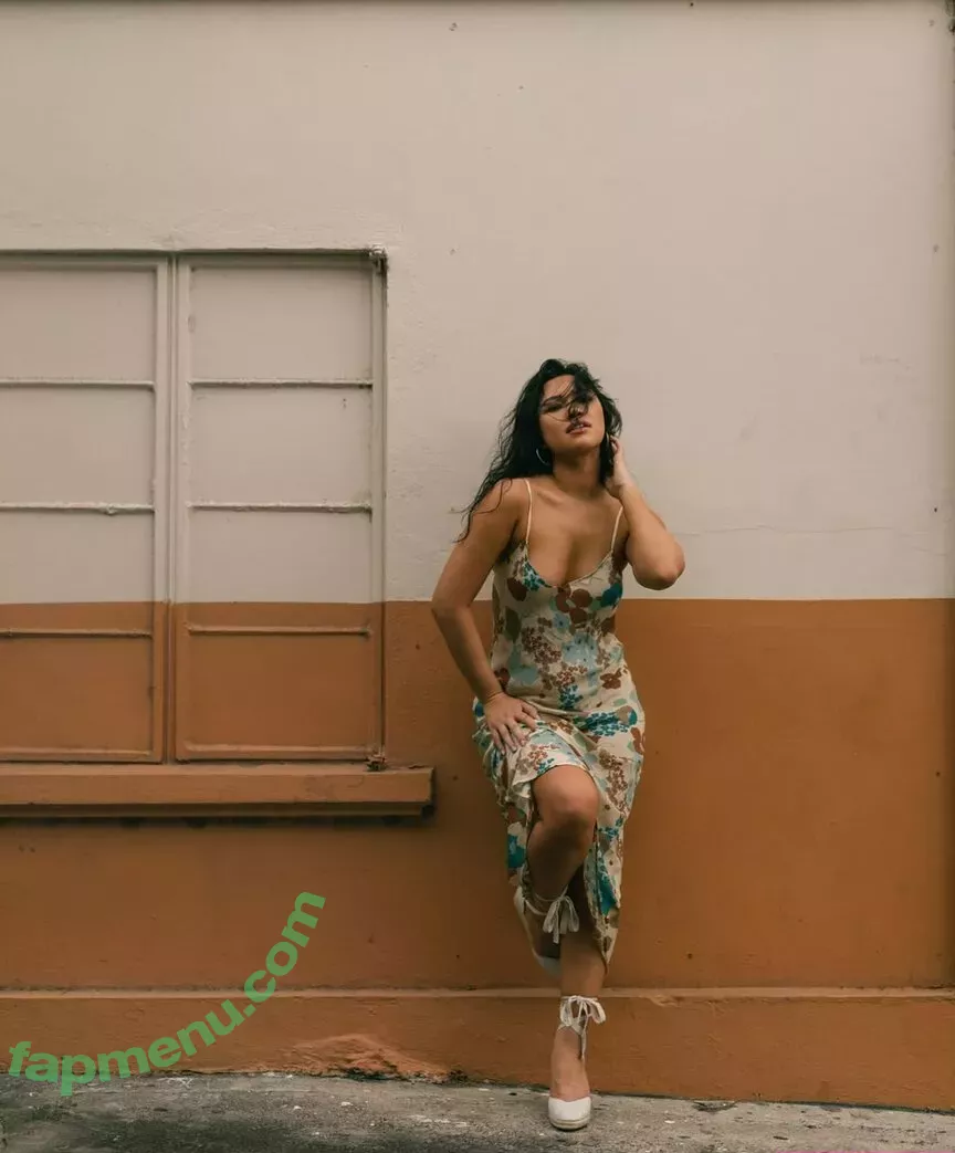 Julia Kelly nude photo #1577 (missjuliakelly / thesophiakelly)