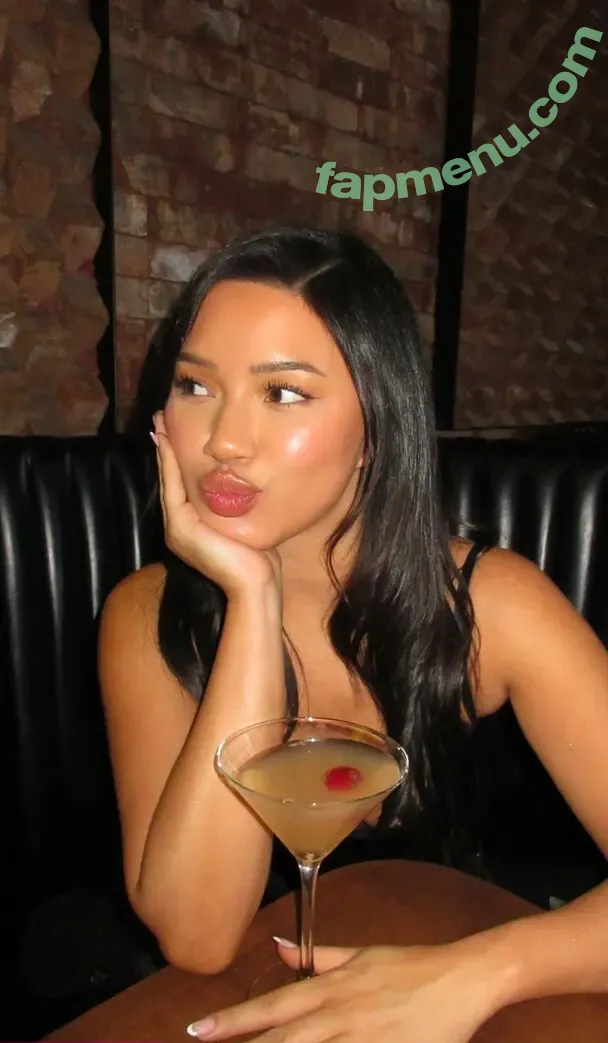 Julia Kelly nude photo #1593 (missjuliakelly / thesophiakelly)
