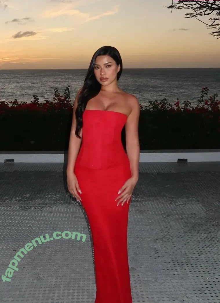 Julia Kelly nude photo #1619 (missjuliakelly / thesophiakelly)