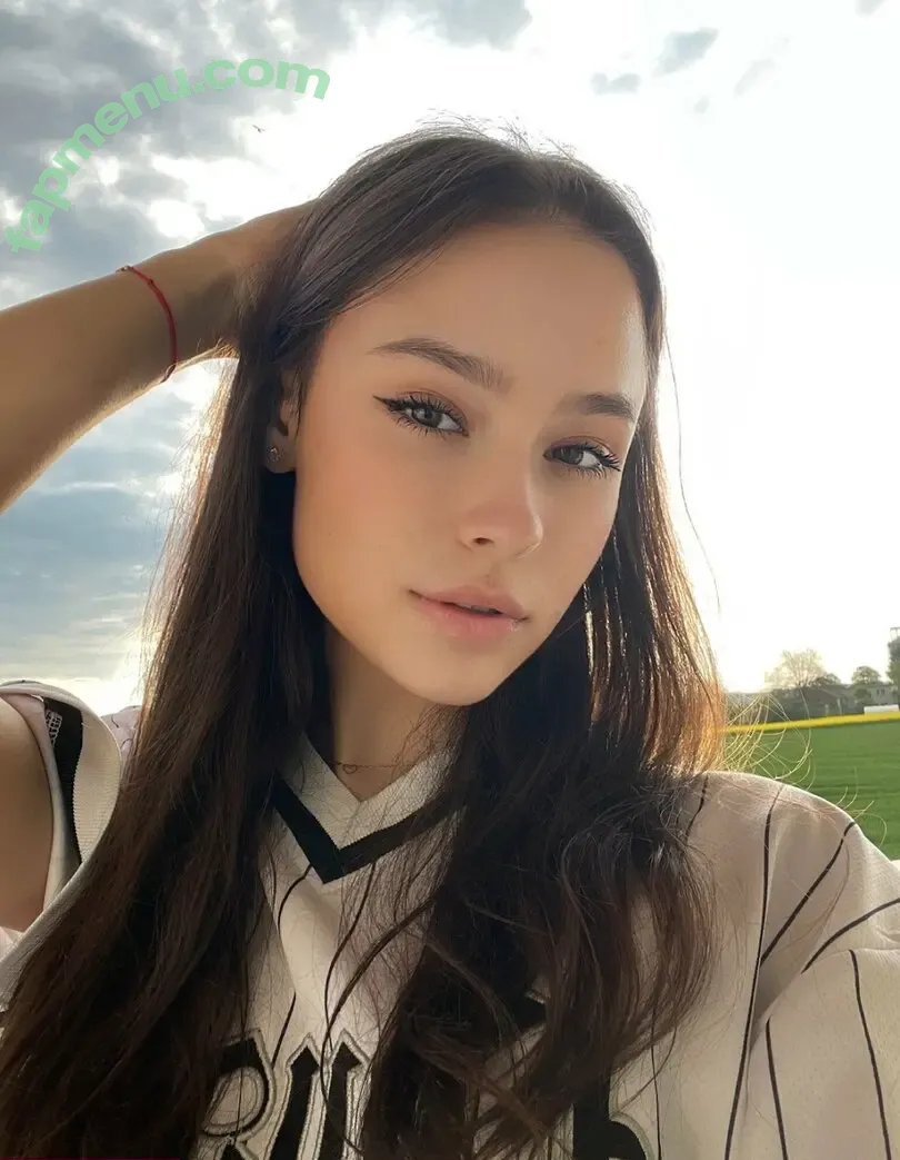 julia_kiss nude photo #0136 (juliakiss)