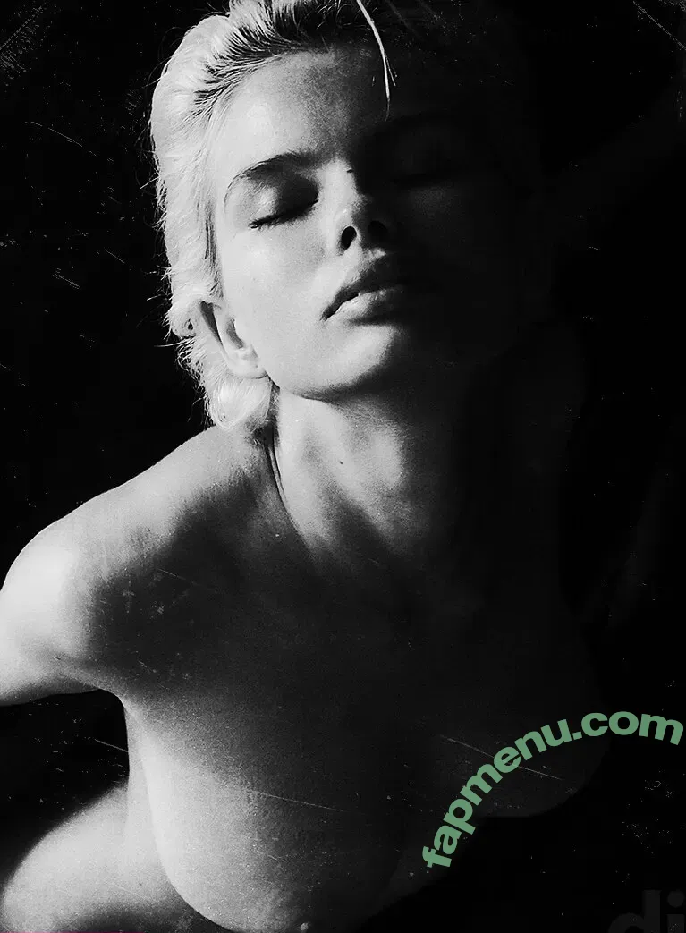 Julia Logacheva nude photo #0039 (juleslogacheva / julia__logan / julia_logacheva)