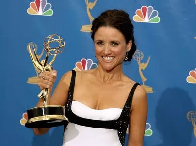 Julia Louis-Dreyfus / officialjld nude photo #0076