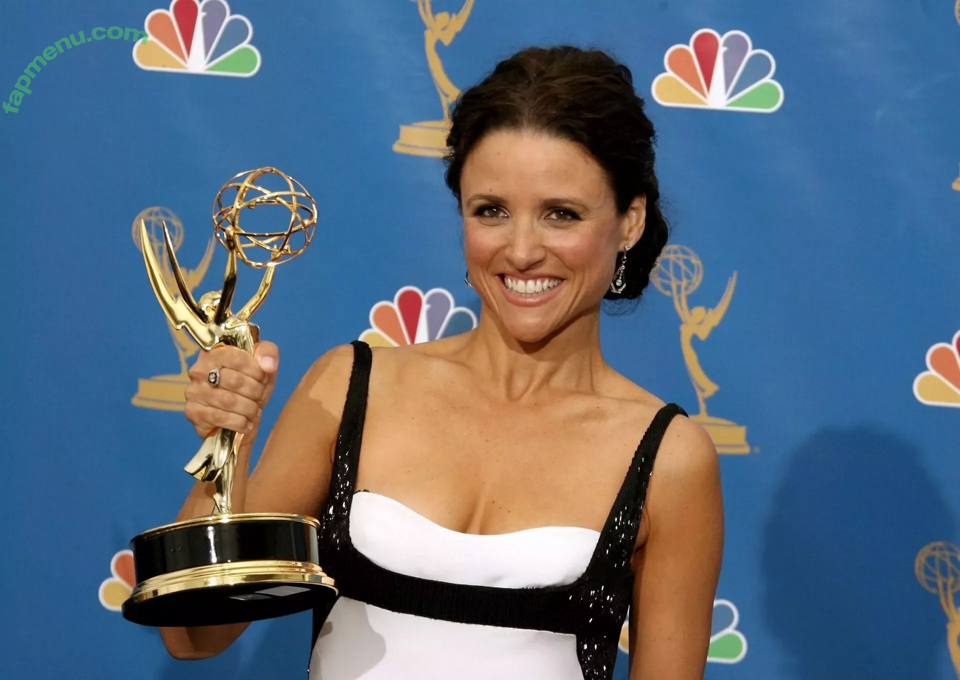 Julia Louis-Dreyfus nude photo #0076 (officialjld)