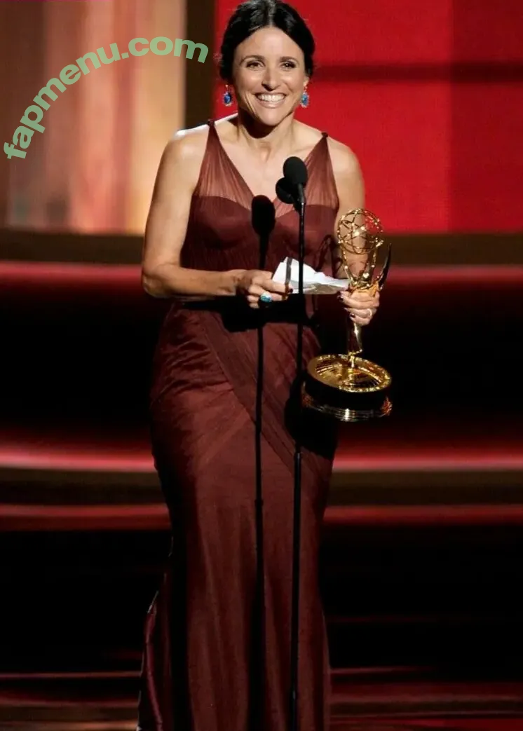 Julia Louis-Dreyfus nude photo #0119 (Julia Louis Dreyfus / officialjld)