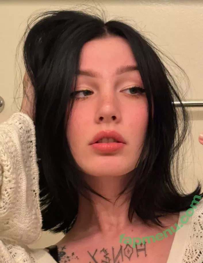 Julia Molligan nude photo #0022 (molliganbitch / yuliamolligan)