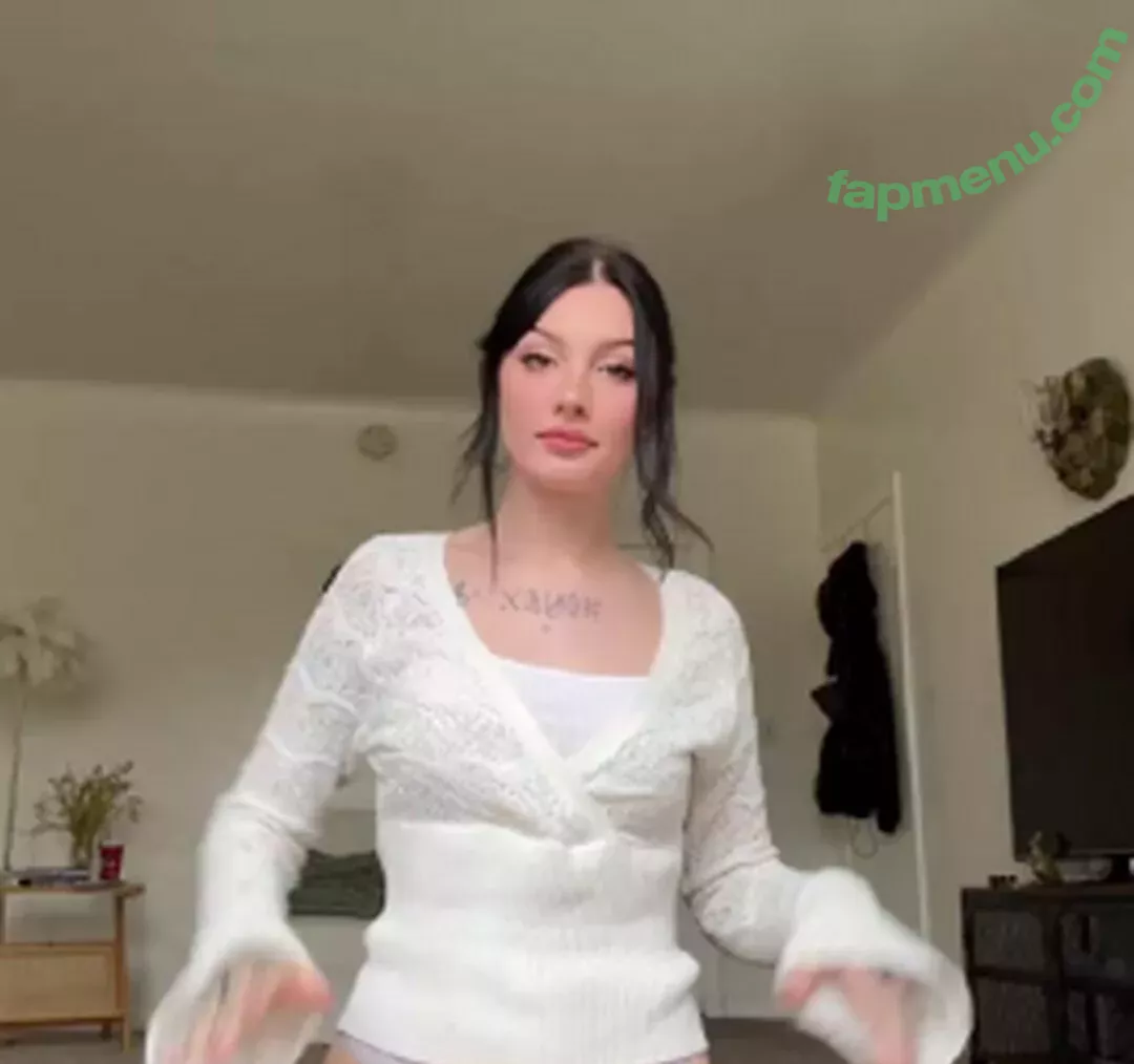 Julia Molligan nude photo #0147 (molliganbitch / yuliamolligan)