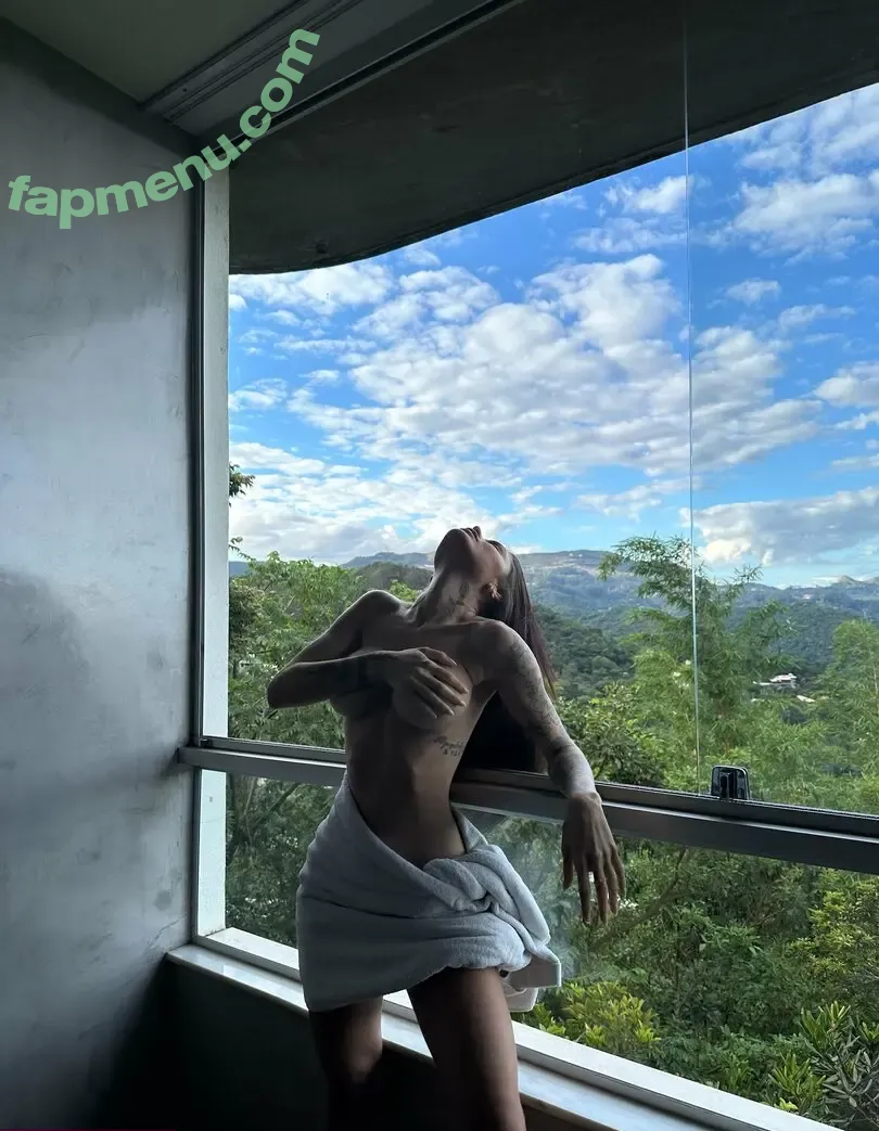 Julia Sampaio nude photo #0014 (Julialsampaio)