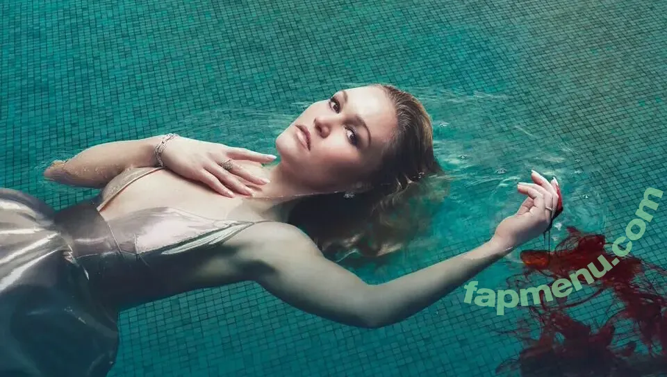 Julia Stiles nude photo #0183 (missjuliastiles)