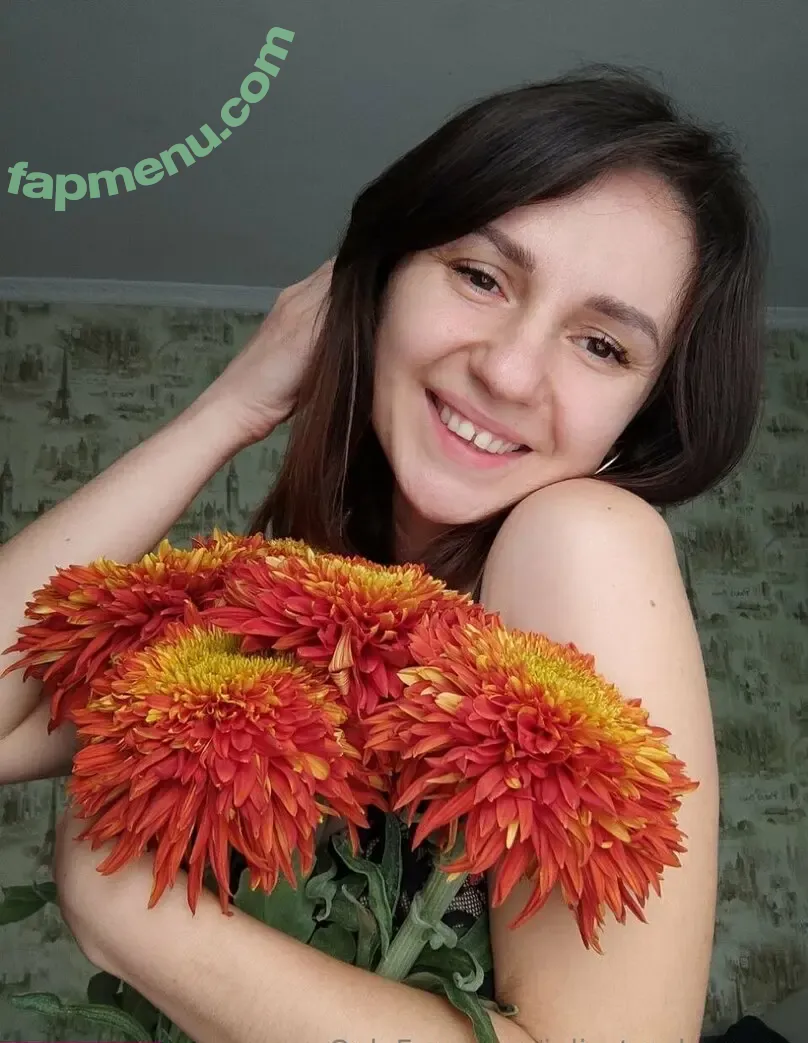 julia_tendernesss nude photo #0025 (jholderness)
