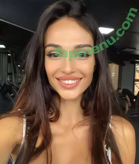 Julia Unrealcobain nude photo #0001 (unrealcobain)