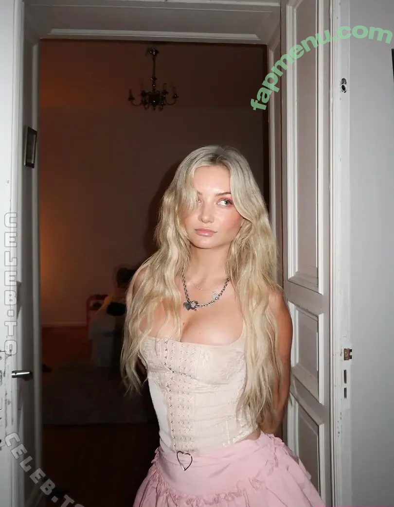 Julia Wulf nude photo #1235 (Juleslw)