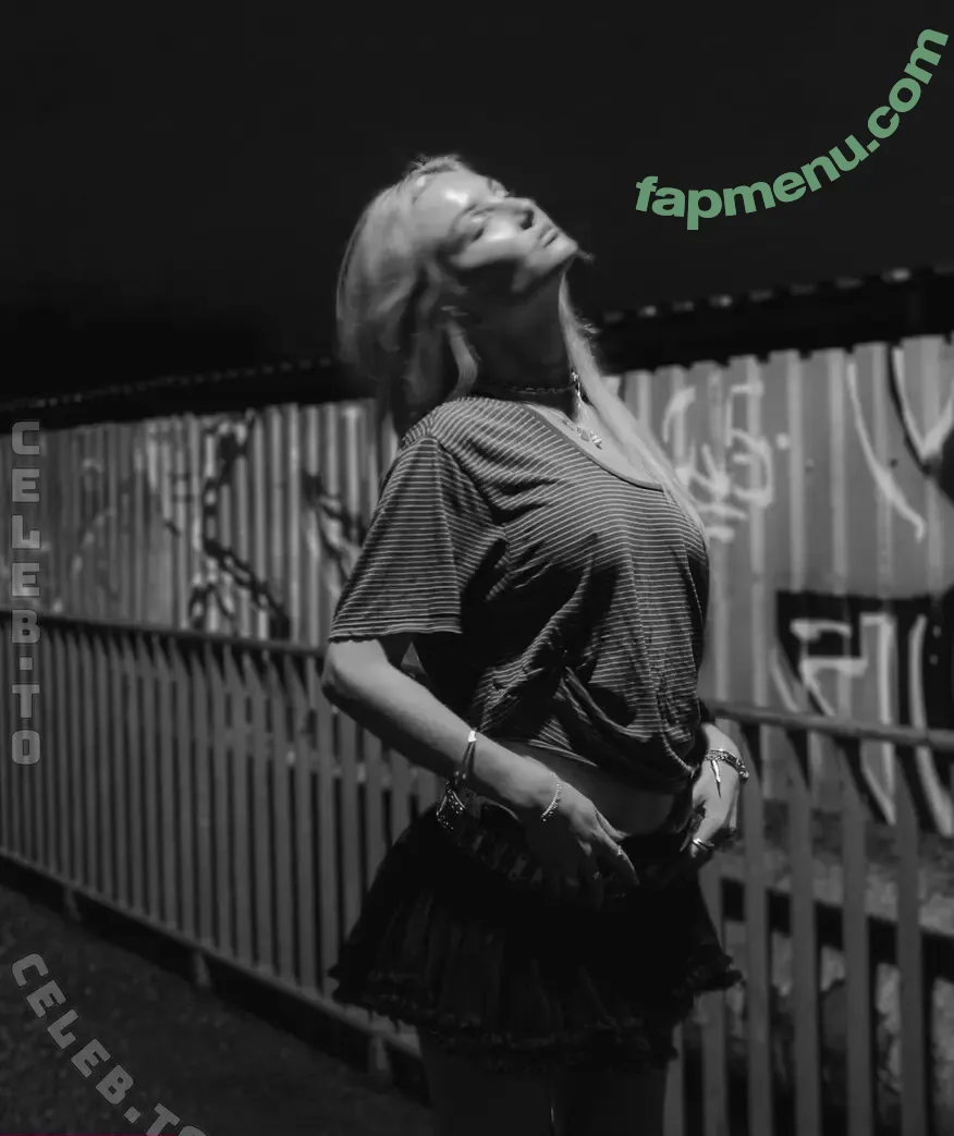 Julia Wulf nude photo #1258 (juleslw / julesslw)