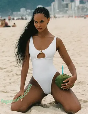 Juliana Nalu / juliananalu nude photo #0911