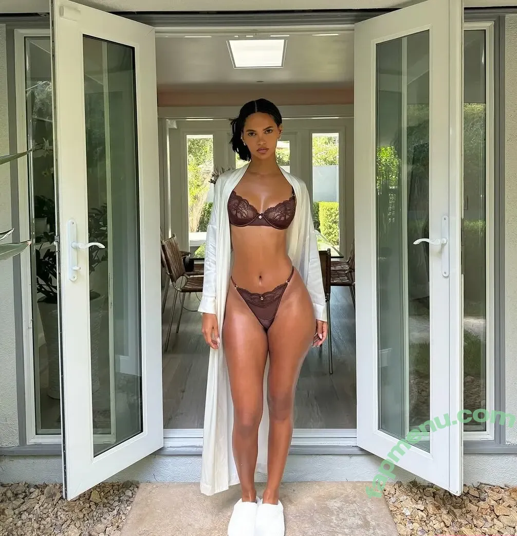 Juliana Nalu nude photo #0887 (juliananalu)