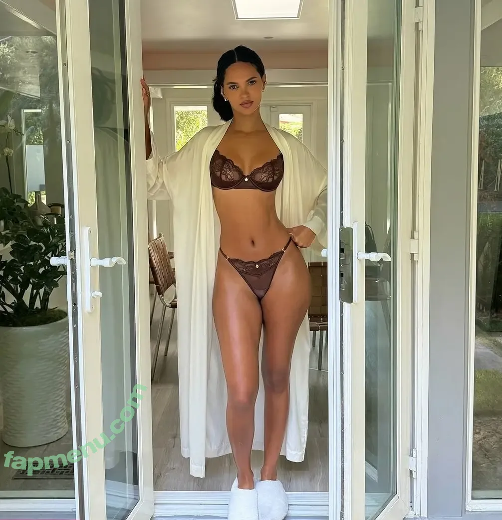 Juliana Nalu nude photo #0891 (juliananalu)