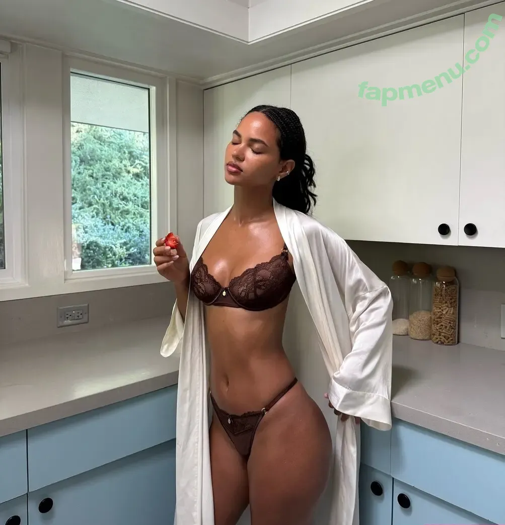 Juliana Nalu nude photo #0893 (juliananalu)