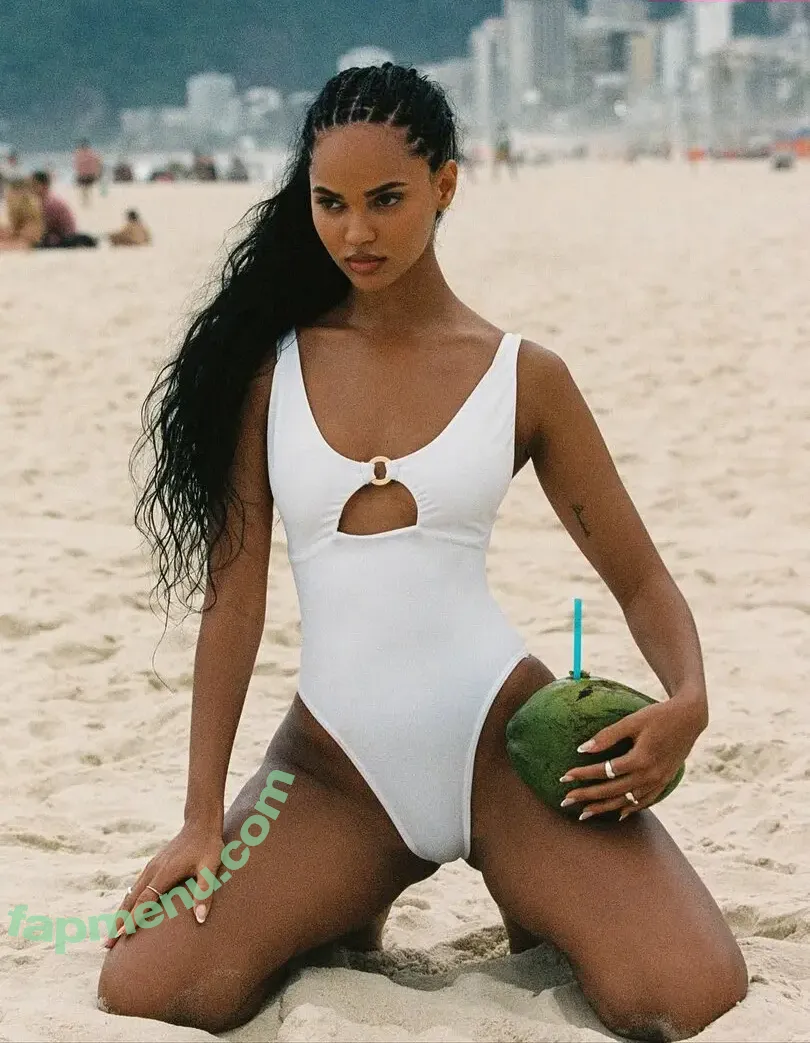 Juliana Nalu nude photo #0911 (juliananalu)