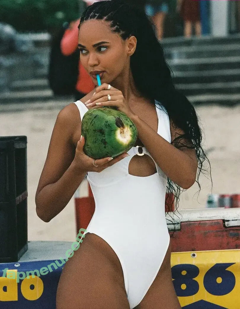 Juliana Nalu nude photo #0912 (juliananalu)