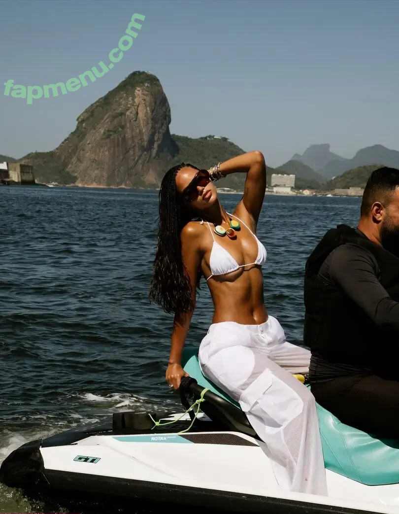 Juliana Nalu nude photo #0916 (juliananalu)