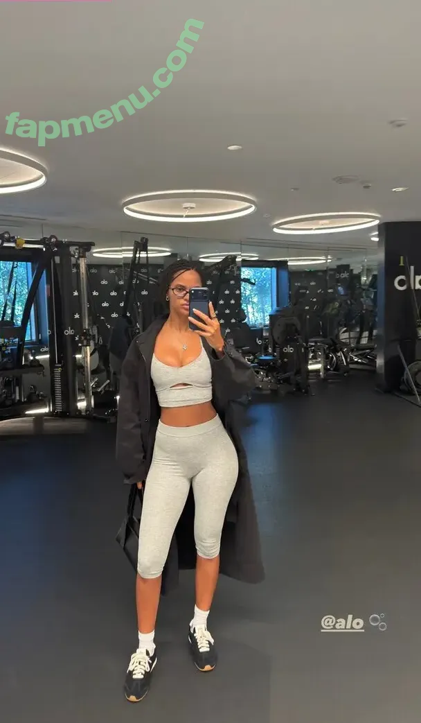 Juliana Nalu nude photo #0936 (juliananalu)