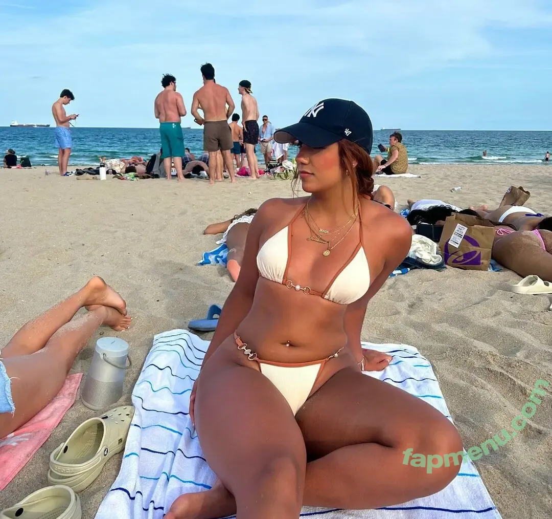 juliannaa___ nude photo #0005 (juli.navarrooo)