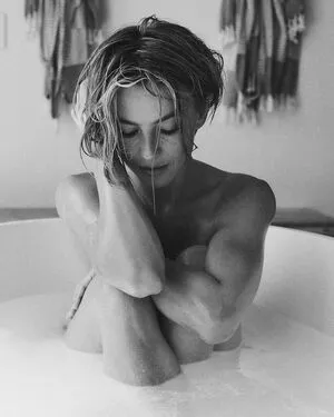 Julianne Hough / juleshough nude photo #1221