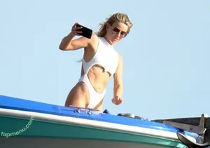 Julianne Hough / juleshough nude photo #1638