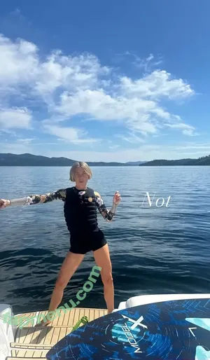 Julianne Hough / juleshough nude photo #1650