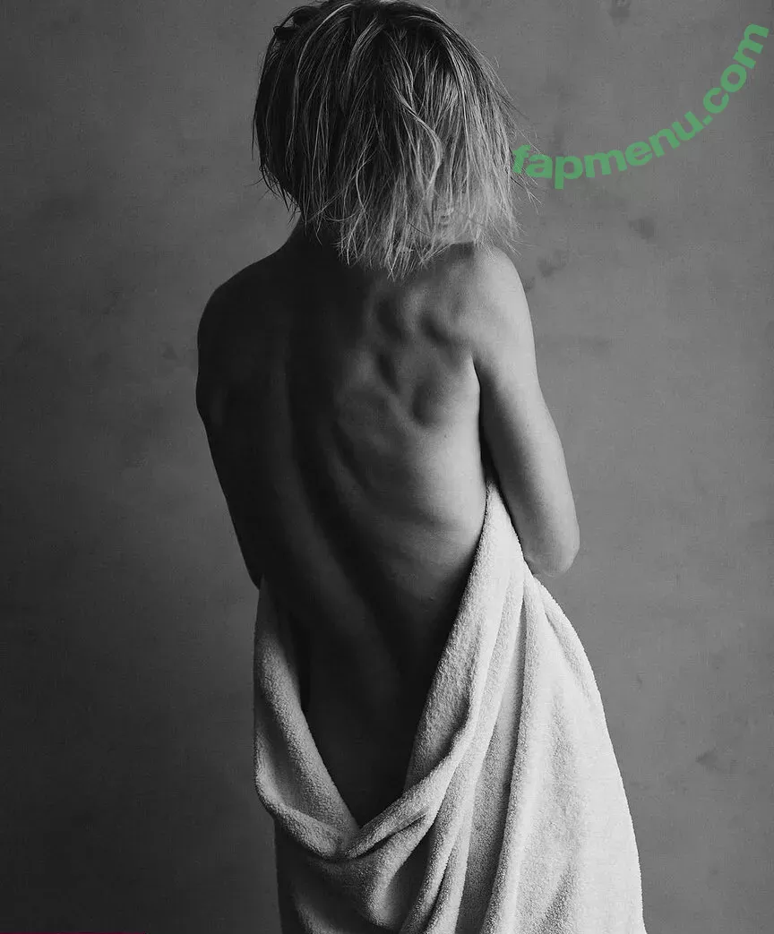 Julianne Hough nude photo #1209 (juleshough)