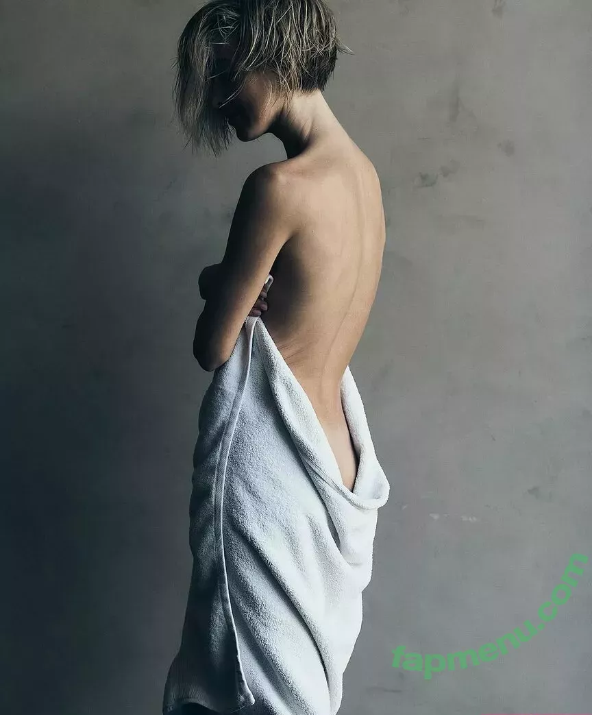 Julianne Hough nude photo #1214 (juleshough)