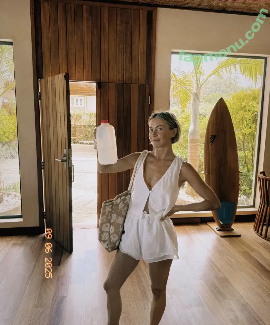 Julianne Hough nude photo #1752 (juleshough)