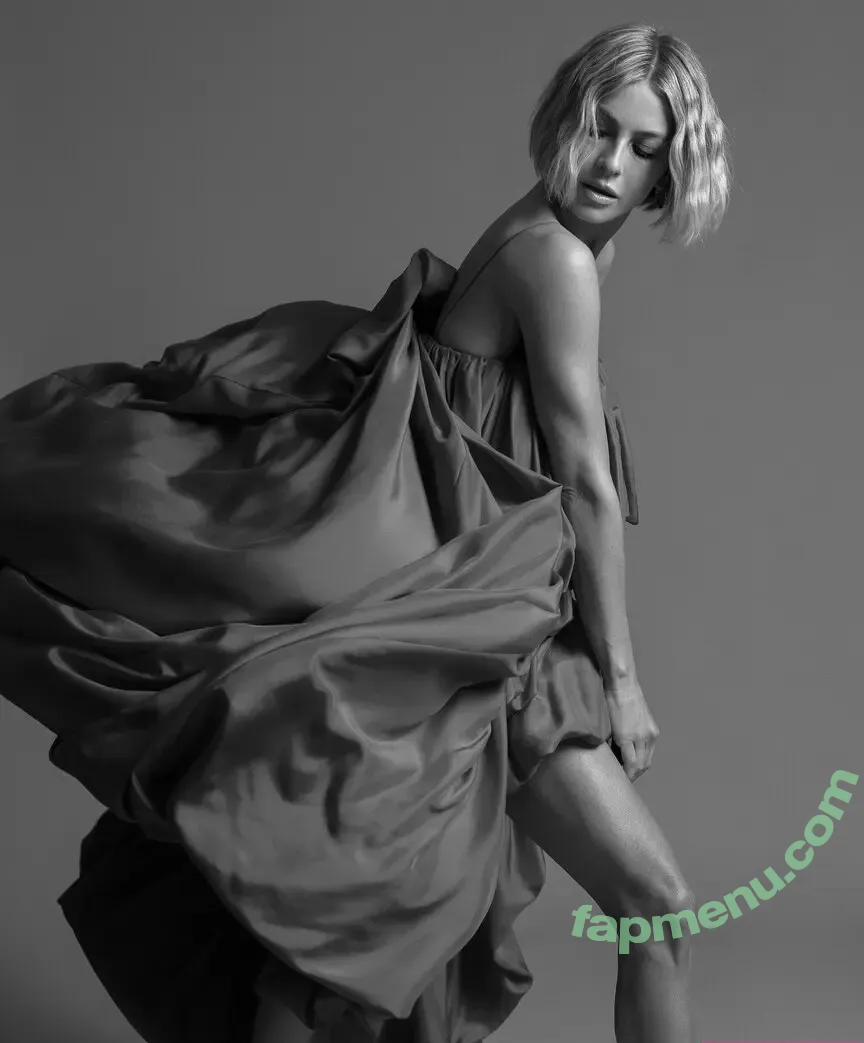 Julianne Hough nude photo #1772 (juleshough)