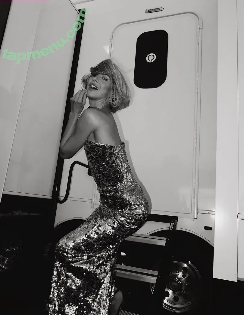 Julianne Hough nude photo #1827 (juleshough)