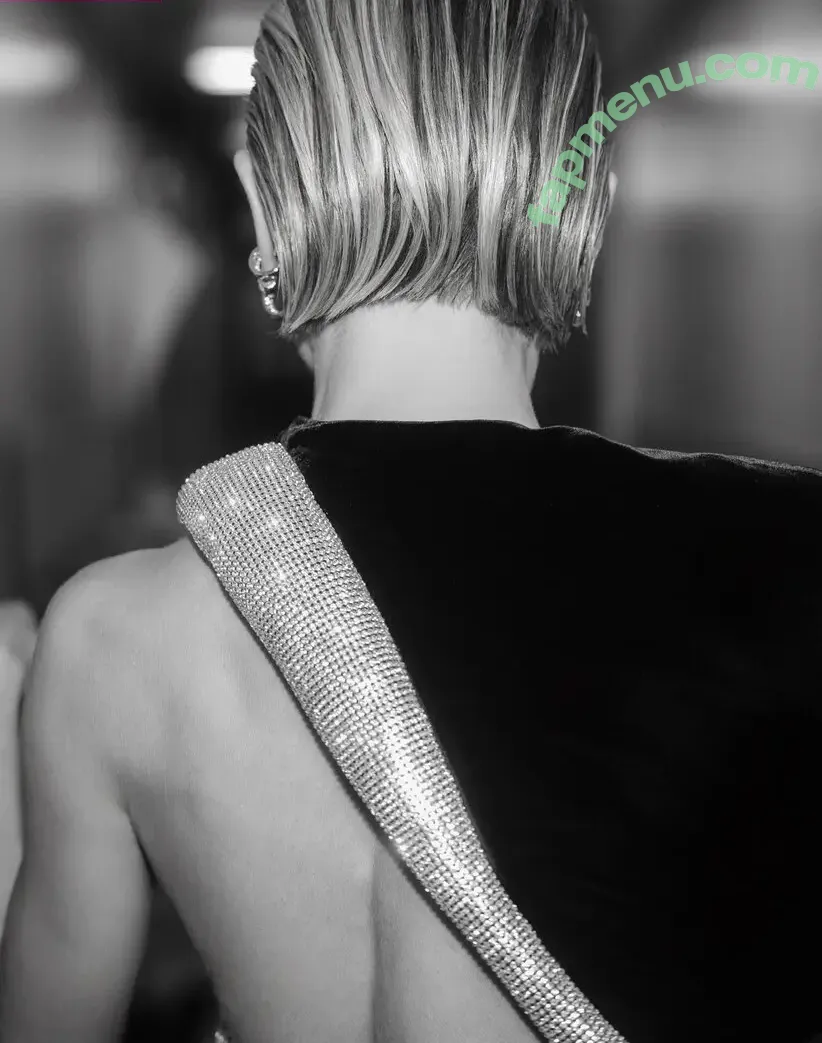 Julianne Hough nude photo #1897 (juleshough)