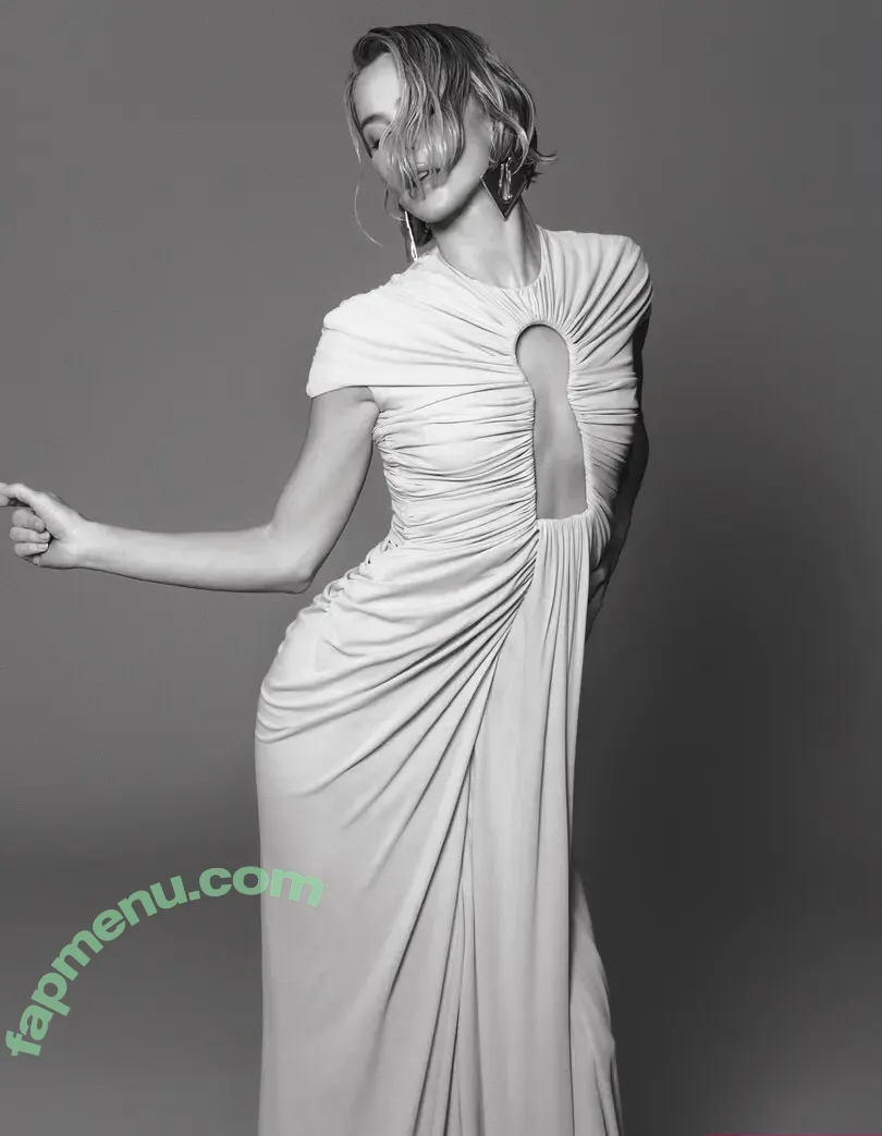 Julianne Hough nude photo #1938 (juleshough / juliannehough)