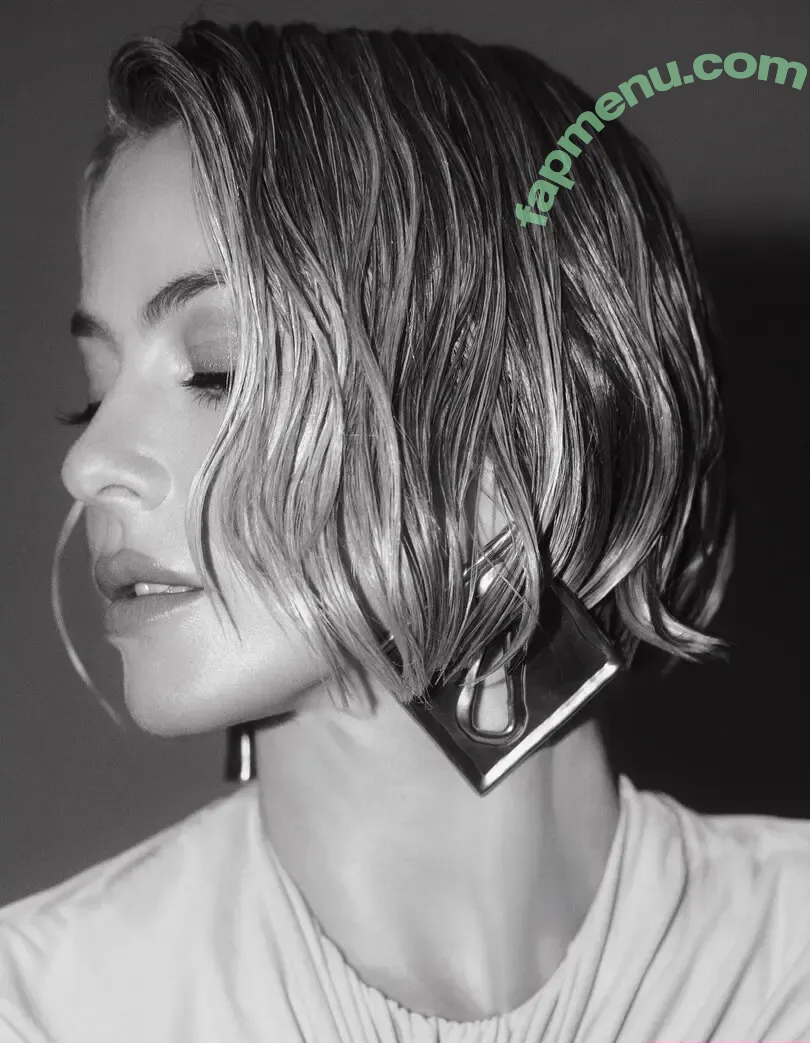 Julianne Hough nude photo #1940 (juleshough / juliannehough)